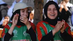 তালেবানরা আফগানিস্তানে নারীদের ক্রিকেট খেলা সমর্থন না করে তবে হোবার্টে অস্ট্রেলিয়ার বিপক্ষে টেস্ট সিরিজ বাতিল করা ছাড়া আর কোন উপায় থাকবে না।