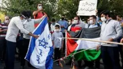 Shacabka Iiraan oo ku hor mudaharaadaya safaaradda Imaaraadka ee Tehran