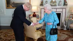 Boris Jonson akiwa na Malkia Elizabeth