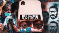 George Floyd 'Bu telefon polisi kaydediyor'