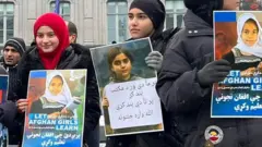 د یکشنبې په ورځ، بروکسل کې د اروپايي پارلمان مخې ته په افغانستان کې د نجونو د تعلیم او تحصیل او د ښځو د کار پر حق د بندیز لیرې کېدو لپاره لسګونه کسانو لاریون وکړ.
