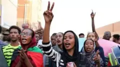 યુવતી અત્યંત પરંપરાગત, ધાર્મિક અને ખેડૂત પરિવારની સામાન્ય, સાધારણ છોકરી છે