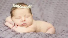 Ребенок в короне