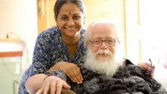 ਨਰਾਇਣਨ ਆਪਣੀ ਧੀ ਗੀਤਾ ਨਾਲ