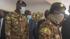 Abasirikare bafashe ubutegetsi bari bitabiriye ibiganiro by'i Accra