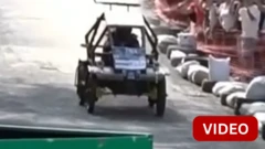 என்ஜின் இல்லாத கார்களுக்கிடையே நடந்த பந்தயம்