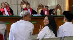 Rifa Rahnabila jelang pembacaan vonis atas perkara ujaran kebencian pasca aksi demontrasi Agustus 2025 di DPRD Jabar, Bandung.