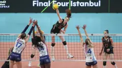 dörtlü finalde vakıfbank'tan marina markova topa smaç vururken 