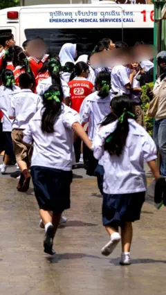 Estudiantes huyen