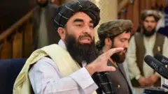 બીબીસી રિપોર્ટ, તાલિબાનમાં પરસ્પર મતભેદ, મસ્જિદમાં નિવેદન, તાલિબાન અમિરાતનું પતન, તાલિબાનની પ્રતિક્રિયા, બીબીસી ગુજરાતી આંતરરાષ્ટ્રીય સમાચાર 