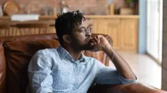 Homme qui réfléchit