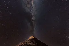 Situado en el tercio norte de Chile, entre dos cordilleras, el Atacama es posiblemente el desierto más antiguo de la Tierra, con una aridez extrema que se remonta al menos a 3 millones de años.