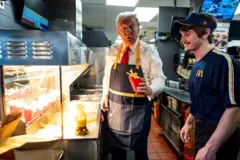 Tramp prodaje pomfrit u Mekdonaldsu
