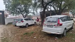 अनुराग द्विवेदी कौन हैं