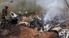 Iyi ndege yaguye mu gace ka Vyungwani mu ntara ya Kwale ihita igurumana