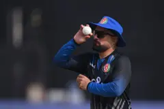 راشد خان بال په لاس