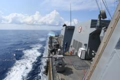 Tàu khu trục mang tên lửa dẫn đường USS Halsey (DDG 97) đang thực hiện các hoạt động thường lệ trên Biển Đông hôm 10/5