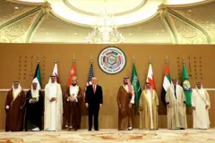 الرئيس الأمريكي دونالد ترامب خلال حضوره قمة زعماء الخليج في الرياض في مايو/ أيار 2025