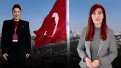 Ozoda Islomova va Sohiba Hayot Turkiya bayrog'i oldidagi kollag rasmlari