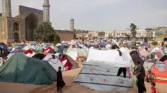 خیمه‌های زلزله زدگان در محوطه مسجد جامع هرات