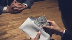 doolaara dhoksaatti namoota waljijjiiran