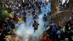Police try to stop di break-in wit tear gas 