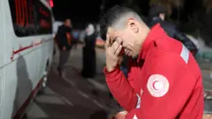 أحد موظفي الهلال الأحمر الفلسطيني