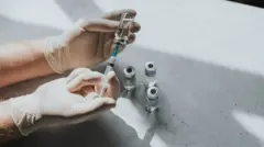 Préparation d'une injection.