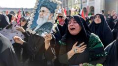 イラン前最高指導者の葬儀に息子モジタバ師は不在　高官らは参列