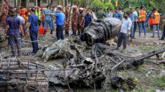ঢাকার আকাশে সামরিক বিমান, শহরে ঘাঁটি ও বিমানবন্দর থাকার ঝুঁকি কী? 