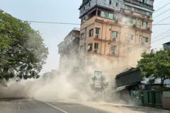 ငလျင်ဒဏ်သင့်ထားတဲ့ ယိုင်နဲ့နေတဲ့ အဆောက်အဦတွေဟာ မန္တလေးမြို့ထဲမှာ တော်တော်များများ ရှိနေပါတယ်။