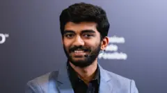 குகேஷ்: இளம் வயதில் உலக செஸ் சாம்பியன் பட்டம் பெற்று வரலாறு படைத்த பிறகு கூறியது என்ன?