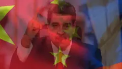 Nicolás Maduro e bandeiras da China e da Rússia