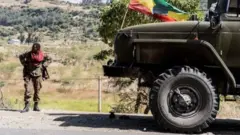ወተሃደራዊት መኪናን ወተሃደርን ኣብ ወሰን ጽርጊያ