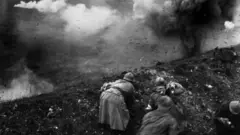 Військові в окопах