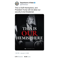 Captura de tela de postagem do departamento de Estado dos Estados Unidos no X, mostra uma foto em preto e branco de Trump com o texto em inglês "Este é o nosso hemisfério" sobre a foto, em letras pretas e brancas. A foto é acompanhada da mensagem, também em inglês: "Este é o NOSSO hemisfério, e o Presidente Trump não permitirá que nossa segurança seja ameaçada"