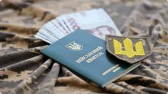 Нові зарплати військовим, дорожчі посилки до ЄС, високі тарифи на воду. Що зміниться у липні