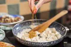 چکنائی میں کھانا 