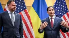 Владимир Зеленскийдин кеңсе башчысы Андрей Ермак жана АКШнын мамлекеттик катчысы Марко Рубио Женевада.