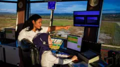 Dua orang pemandu lalu lintas udara yang bertugas di air traffic control AirNav Indonesia.