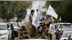Taliban birlikleri Kabil'de devriye geziyor