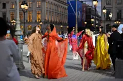 مجله مد ووگ میدان تاریخی وندوم را به مناسبت جشن ۱۰۰ سالگی مد فرانسوی انتخاب کرد