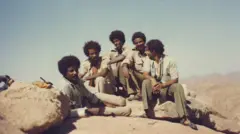 ዓብደላ ኣደም (ጸጋም) ምስ መዛንኡን ኣዘዝቲን ኦፐሬተራቶምን ኣብ ግንባር ሓልሓል