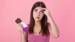 चॉकलेटमुळे चेहऱ्यावर मुरमं येतात का? नवं संशोधन काय सांगतं? वाचा