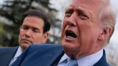 Дональд Трамп, на заднем плане Марко Рубио