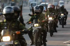 රජයේ ආරක්ෂක අංශ විසින් පුද්ගලයකු පැහැරගෙන යාමක් සම්බන්ධයෙන්, 2018 වසරේ සම්මත කළ පුද්ගල අතුරුදන් කිරීම්වලට එරෙහි සම්මුති පනත යටතේ නඩු පැවරීමට පියවර ගන්නා ලෙස ඉල්ලා සිරකරු අයිතිවාසිකම් සුරැකීමේ කමිටුව විසින් අද (ජුනි 13 වැනිදා) නීතිපති දෙපාර්තමේන්තුව වෙත පැමිණිල්ලක් ඉදිරිපත් කරනු ලැබීය.