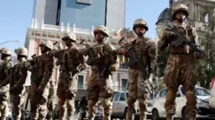 ጠመንጃ የያዙ ወታደሮች 