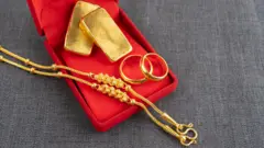 தங்க நகைகளை பயன்படுத்தாமல் வைத்திருந்தால் துருப் பிடிக்குமா?