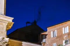 Fumaça preta saindo da chaminé