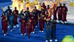 ආසියානු ක්‍රීඩා උළෙල සඳහා ශ්‍රී ලංකාව නියෝජනය කරමින් ක්‍රීඩක ක්‍රීඩිකාවන් 97 දෙනෙකු ඇතුළු 153 දෙනෙකු ගෙන් යුත් කණ්ඩායමක් සහභාගී වේ.